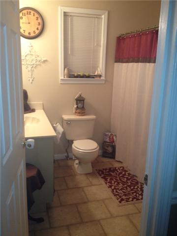 209 Jack Porter Road Lafayette, TN 37083 - Photo 12 of 14 Full bathroom located at the end of the hallway for guests.