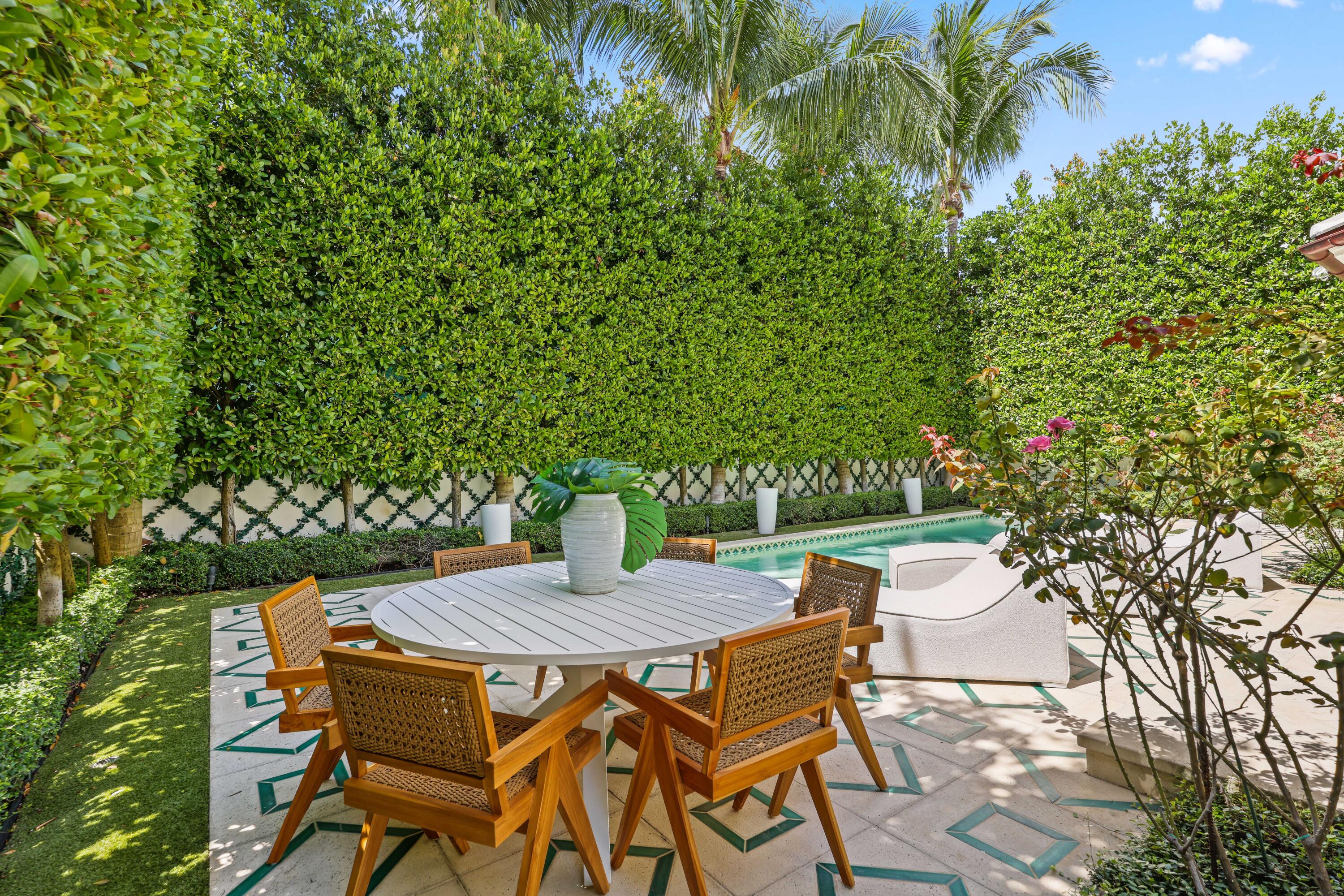 308 Cocoanut Row Palm Beach, FL 33480 - Photo 18 of 52 18 - Backyard