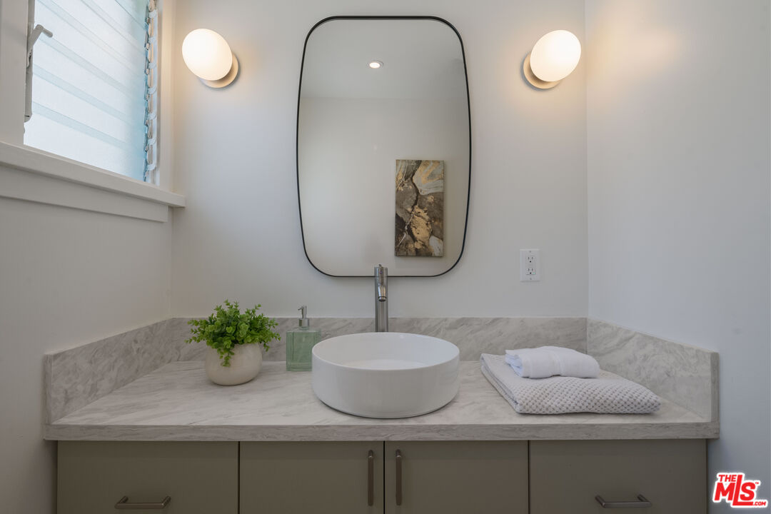 1826 West 78th Street Los Angeles, CA 90047 - Photo 20 of 57 Gallery Image 20