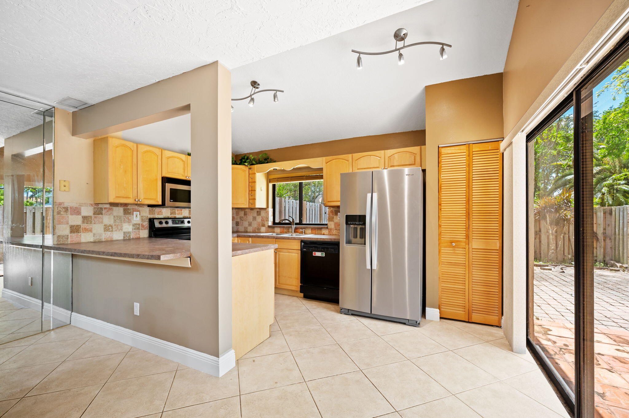 620 Commodore Drive Plantation, FL 33325 - Photo 11 of 36 14-web-or-mls-620-commodore-dr