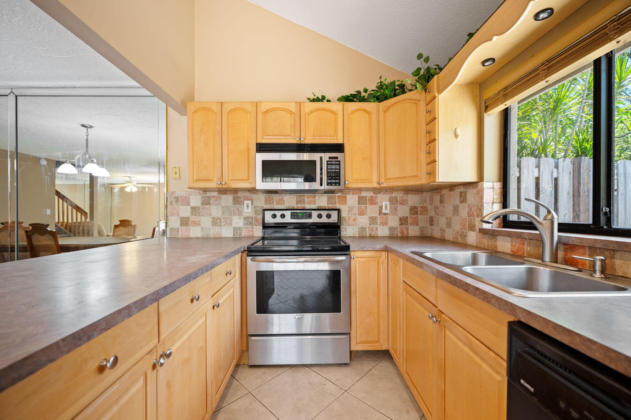620 Commodore Drive Plantation, FL 33325 - Photo 12 of 36 16-web-or-mls-620-commodore-dr
