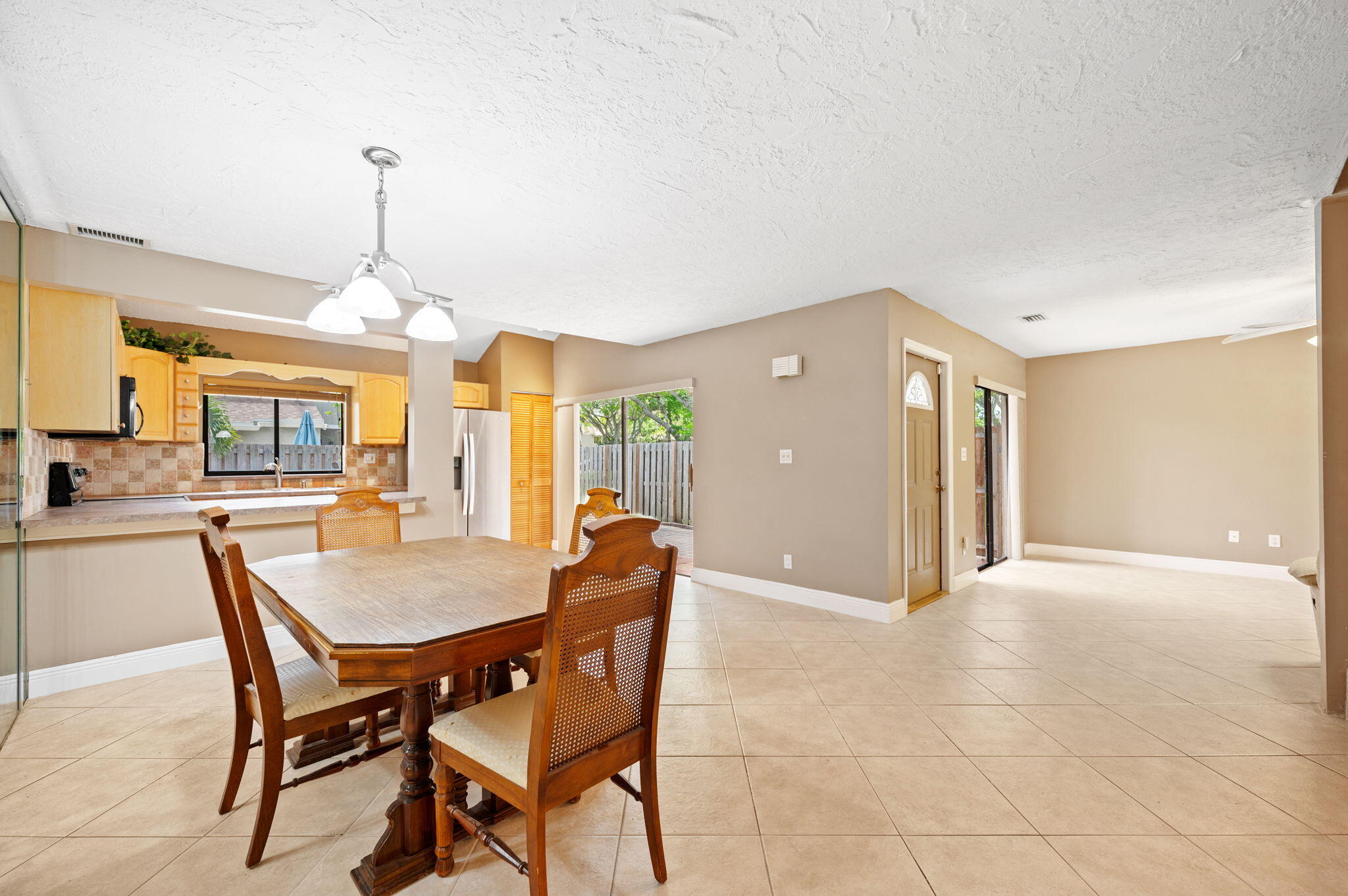 620 Commodore Drive Plantation, FL 33325 - Photo 6 of 36 11-web-or-mls-620-commodore-dr