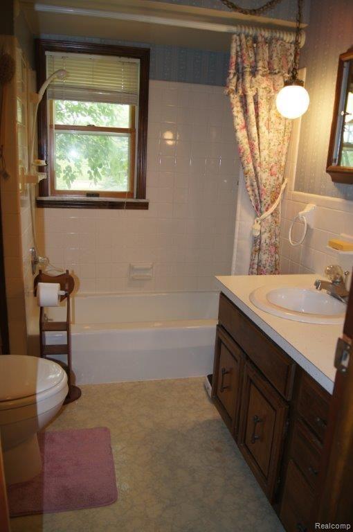 2523 Carpenter Road Lapeer, MI 48446 - Photo 7 of 22 2523 Carpenter (8).jpg