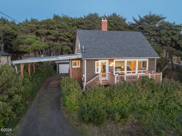 $575,000 | 3365 Southwest Pacific Coast Highway, Waldport, OR 97394