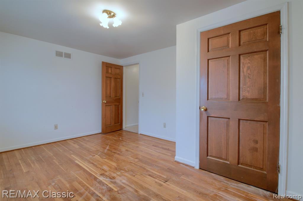 33951 Old Timber Road Farmington Hills, MI 48331 - Photo 32 of 40
