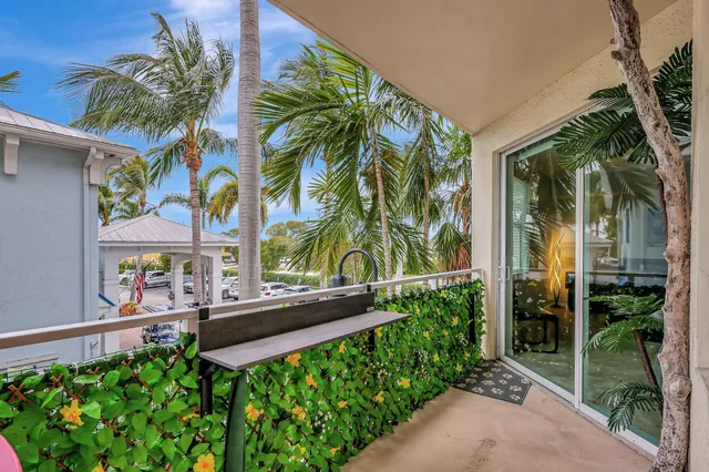 $4,750 | 975 Northwest Flagler Avenue, Unit 207, Stuart, FL 34994