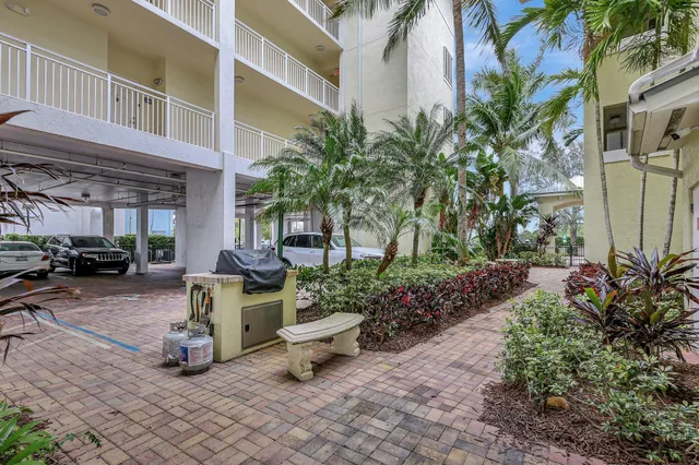 $4,750 | 975 Northwest Flagler Avenue, Unit 207, Stuart, FL 34994