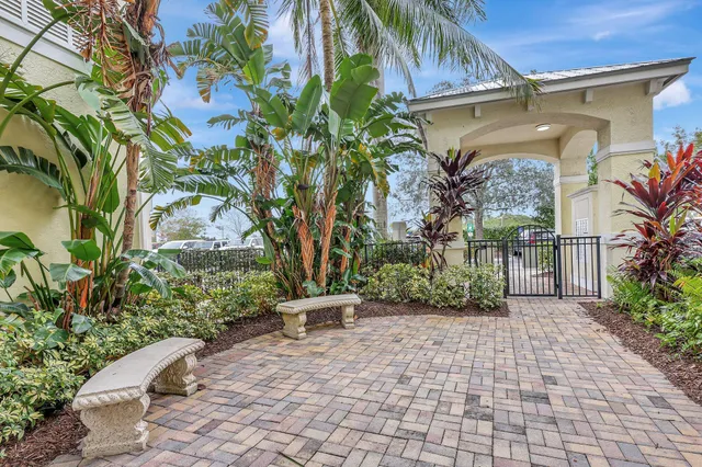 $4,750 | 975 Northwest Flagler Avenue, Unit 207, Stuart, FL 34994