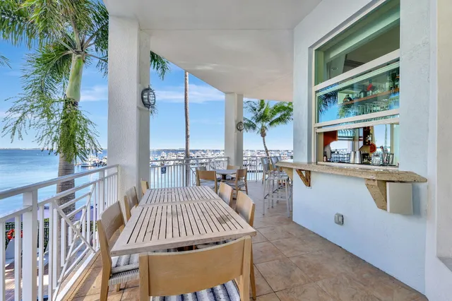 $4,750 | 975 Northwest Flagler Avenue, Unit 207, Stuart, FL 34994