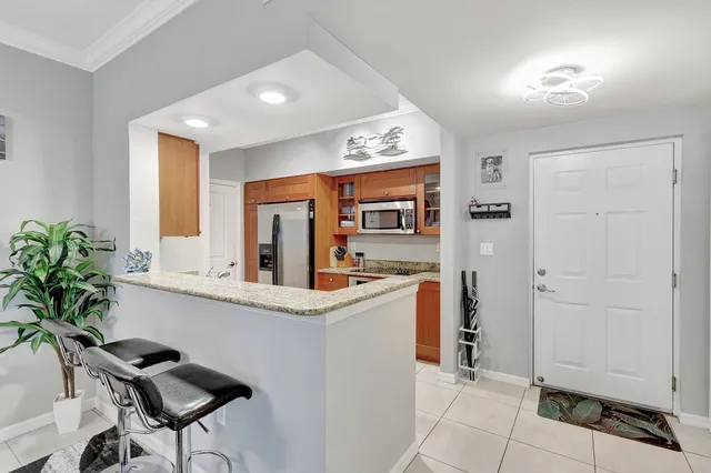 $4,750 | 975 Northwest Flagler Avenue, Unit 207, Stuart, FL 34994