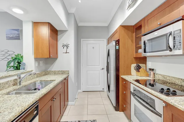 $4,750 | 975 Northwest Flagler Avenue, Unit 207, Stuart, FL 34994