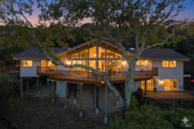 $1,699,000 | 16 Burning Tree Drive, Novato, CA 94949