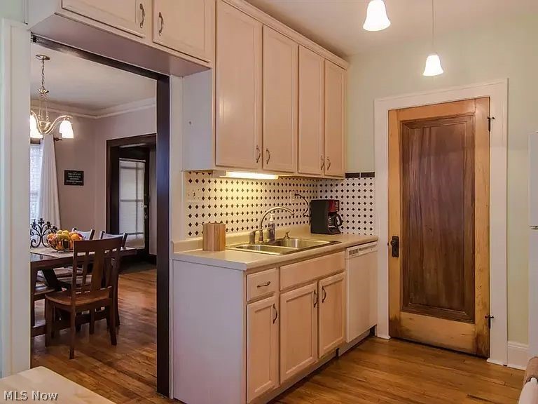 1551 Maple Road Cleveland Heights, OH 44121 - Photo 11 of 25
