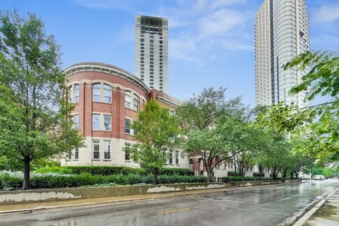 $1,100,000 | 501 North Kingsbury Street, Unit G, Chicago, IL 60654