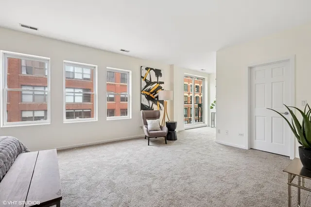 $1,100,000 | 501 North Kingsbury Street, Unit G, Chicago, IL 60654