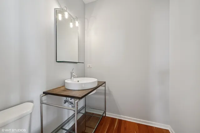 $1,100,000 | 501 North Kingsbury Street, Unit G, Chicago, IL 60654