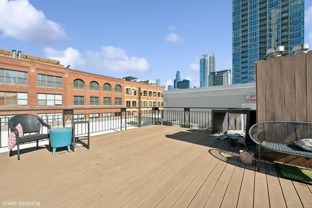 $1,100,000 | 501 North Kingsbury Street, Unit G, Chicago, IL 60654