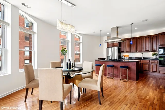 $1,100,000 | 501 North Kingsbury Street, Unit G, Chicago, IL 60654