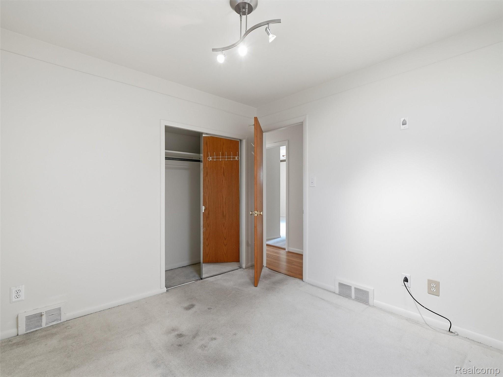 2806 Oliver Road Royal Oak, MI 48073 - Photo 14 of 51 26-DSC03321.jpg