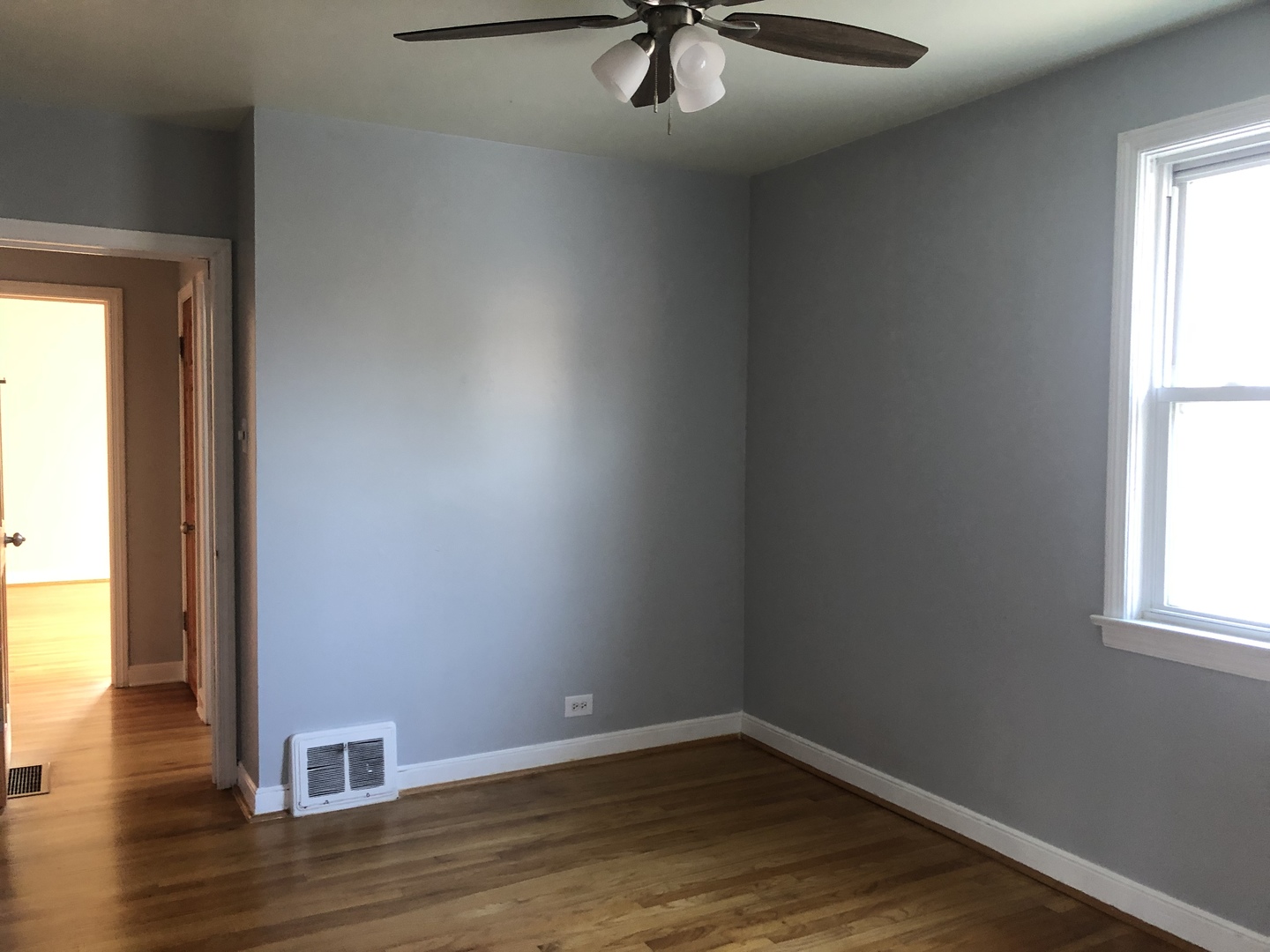 2443 South 3rd Avenue North Riverside, IL 60546 - Photo 3 of 24