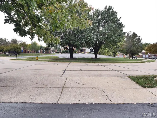 $169,900 | 2252 Riverwood Trails Drive, Florissant, MO 63031