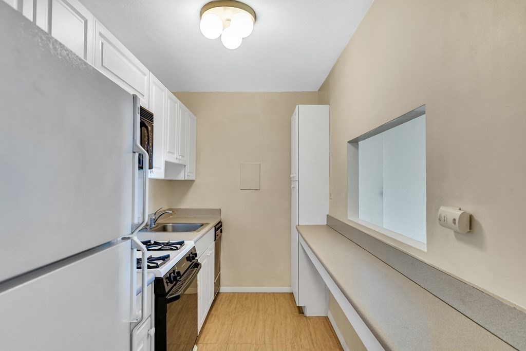 6 Whittier Place, Unit 7P Boston, MA 02114 - Photo 15 of 39