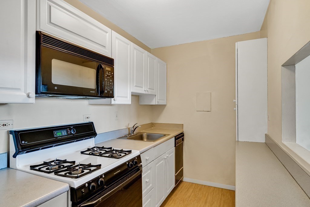 6 Whittier Place, Unit 7P Boston, MA 02114 - Photo 16 of 39