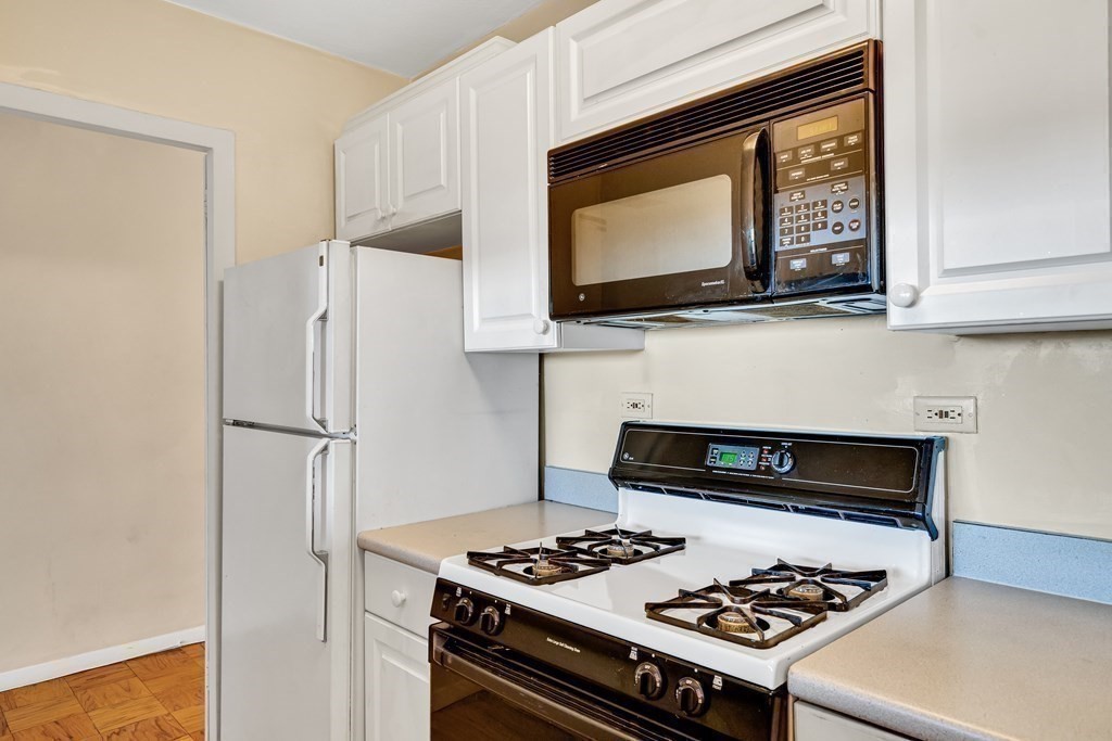 6 Whittier Place, Unit 7P Boston, MA 02114 - Photo 18 of 39