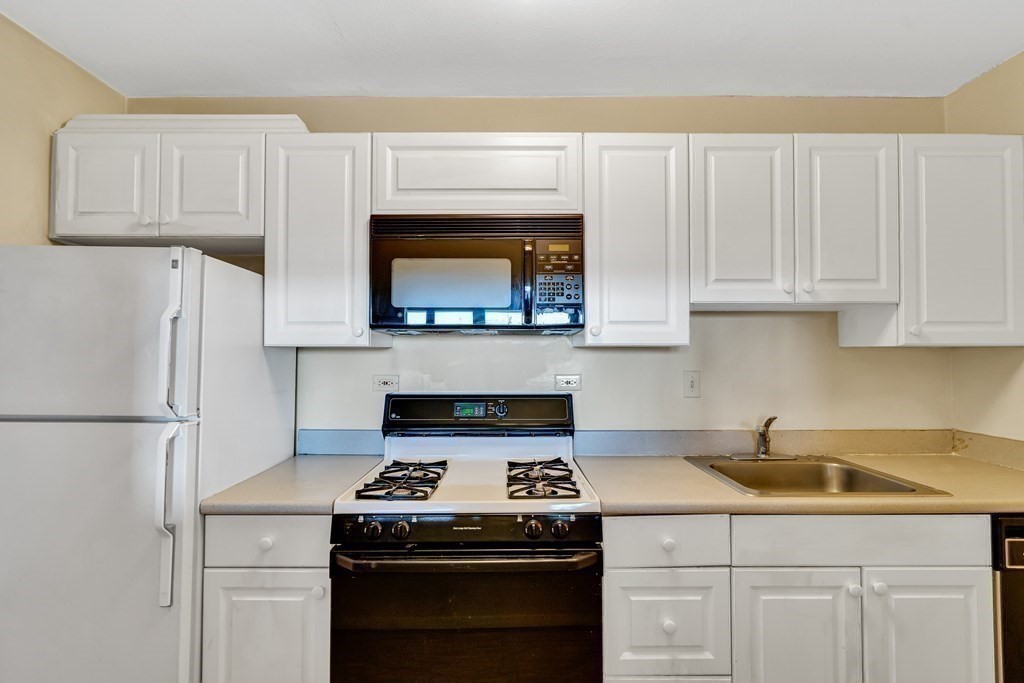 6 Whittier Place, Unit 7P Boston, MA 02114 - Photo 19 of 39