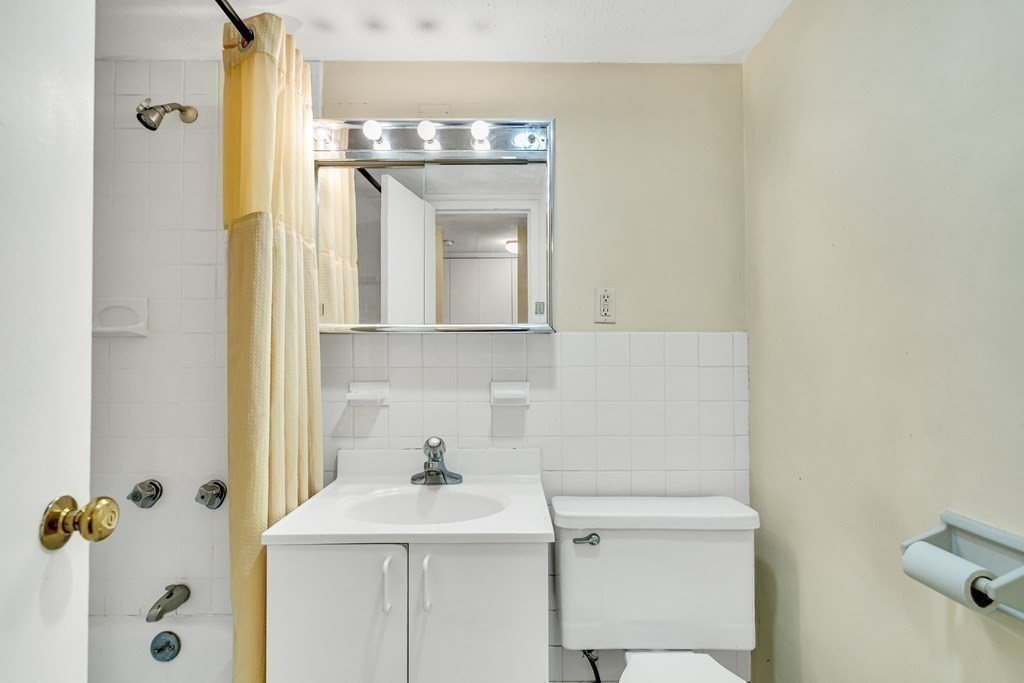 6 Whittier Place, Unit 7P Boston, MA 02114 - Photo 21 of 39