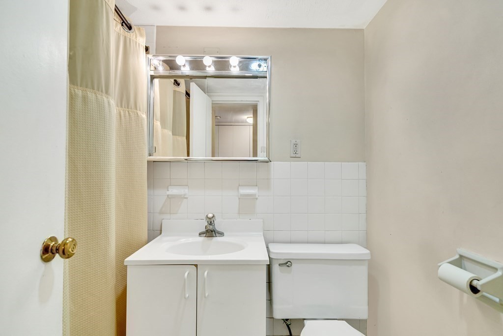 6 Whittier Place, Unit 7P Boston, MA 02114 - Photo 22 of 39