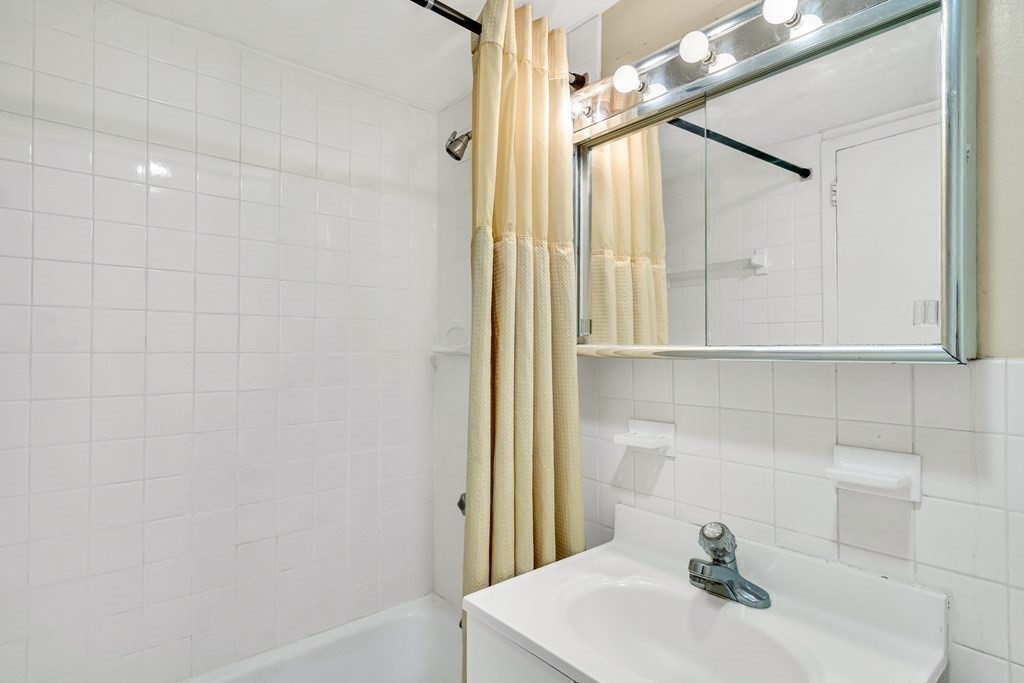 6 Whittier Place, Unit 7P Boston, MA 02114 - Photo 24 of 39