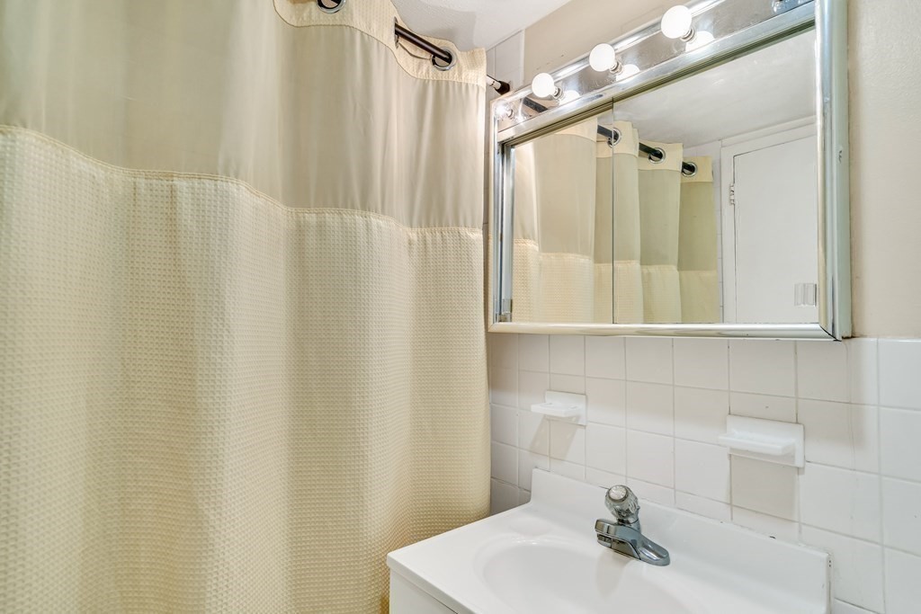 6 Whittier Place, Unit 7P Boston, MA 02114 - Photo 25 of 39