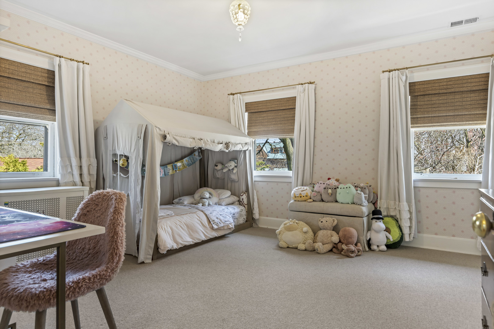 732 Sheridan Road Evanston, IL 60202 - Photo 29 of 46 a bedroom with bed and a window