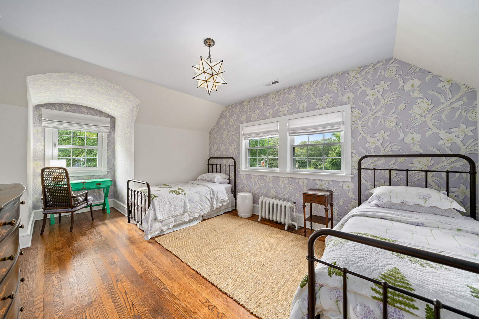 732 Sheridan Road Evanston, IL 60202 - Photo 34 of 46 a bedroom with a bed and a table in it