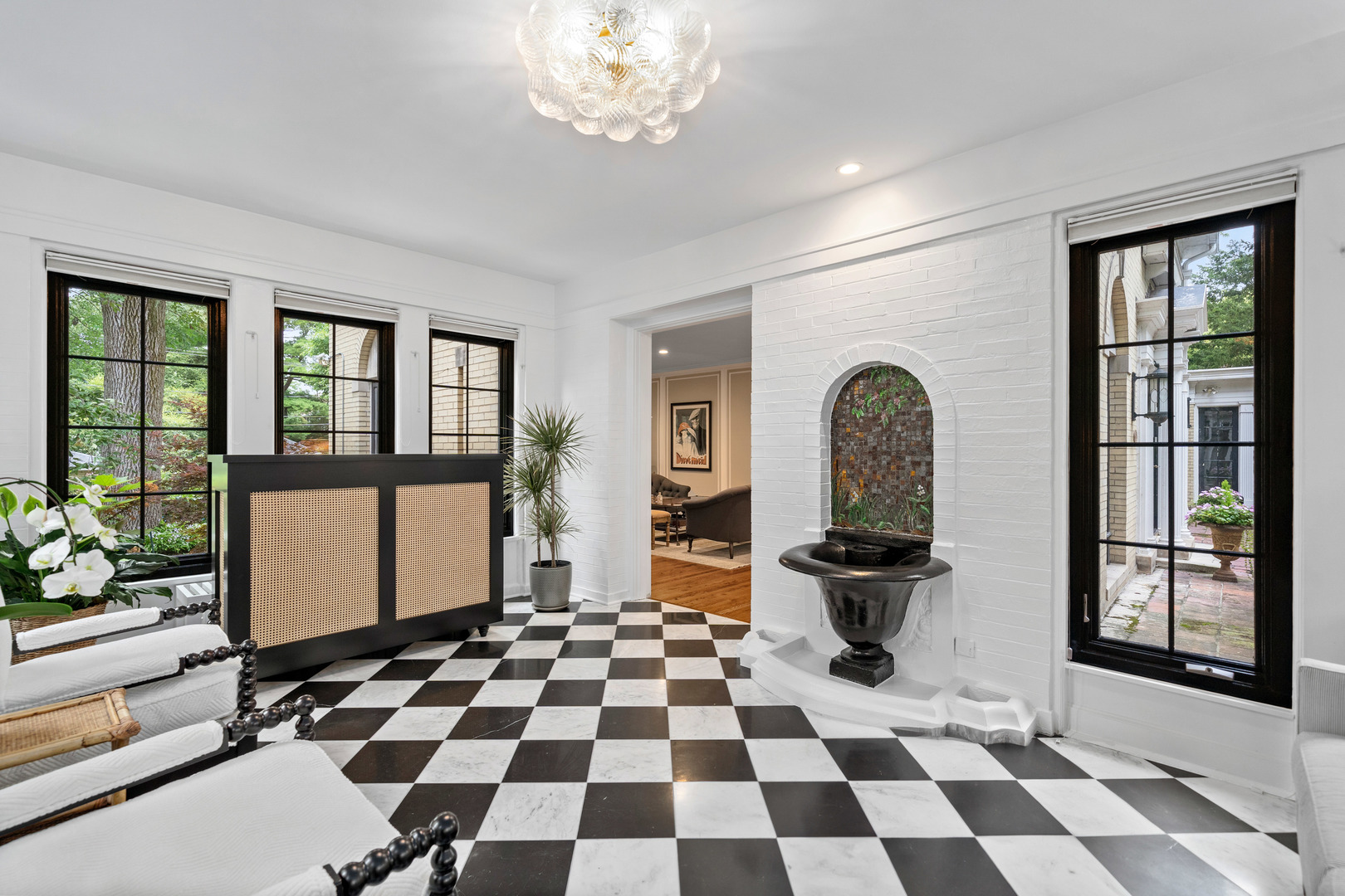 732 Sheridan Road Evanston, IL 60202 - Photo 4 of 46 a view of a entryway with a rug