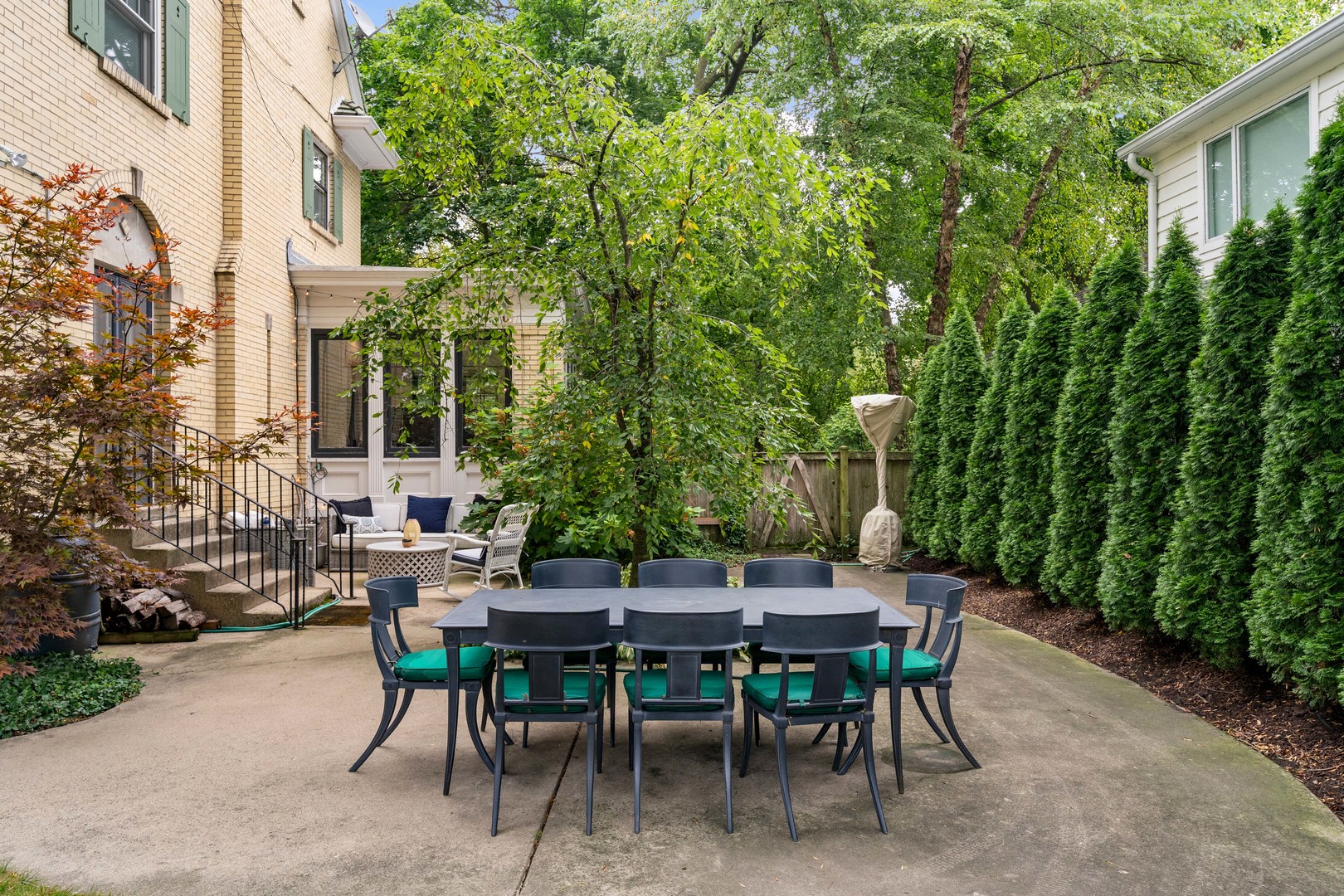 732 Sheridan Road Evanston, IL 60202 - Photo 42 of 46 a view of an outdoor space with table and chair