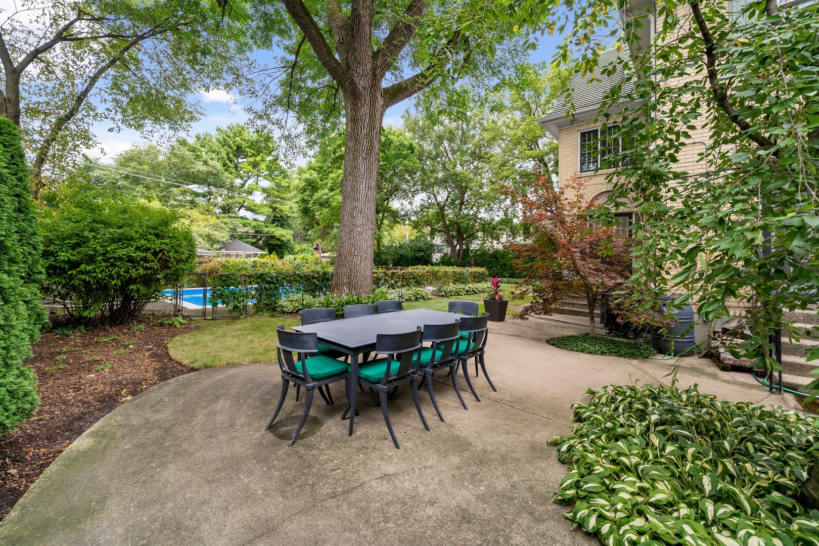 732 Sheridan Road Evanston, IL 60202 - Photo 43 of 46 a view of a table and chairs in patio