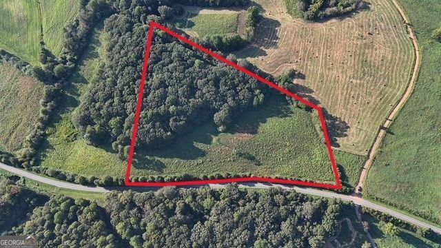 13 West L Williams Road Commerce, GA 30530 - Photo 2 of 25 a view of a bird bath