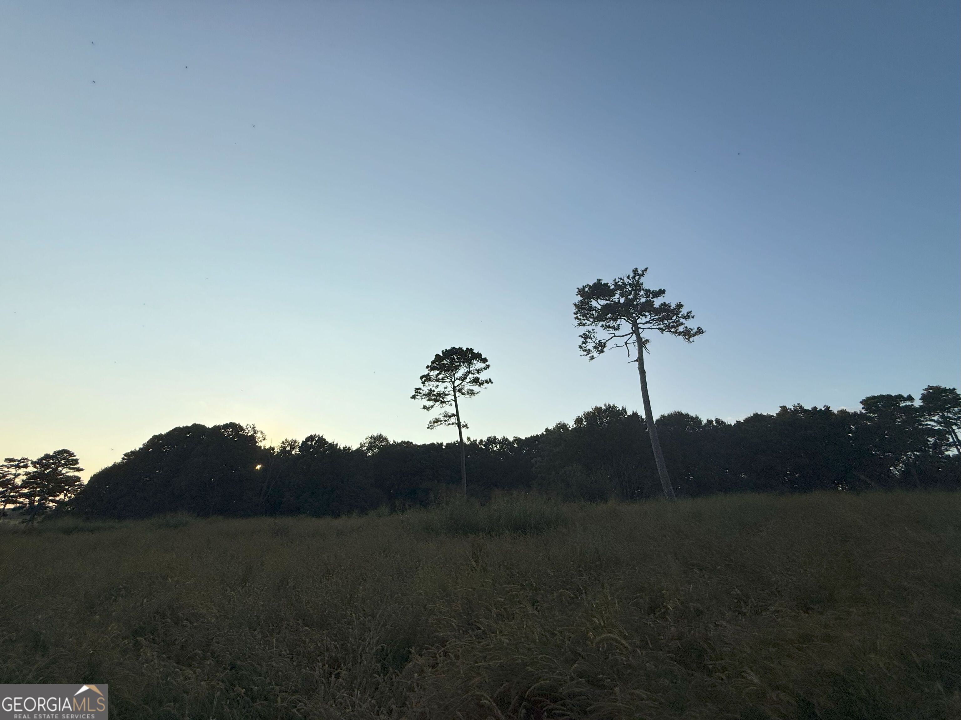 13 West L Williams Road Commerce, GA 30530 - Photo 5 of 25 a view of a house with a mountain