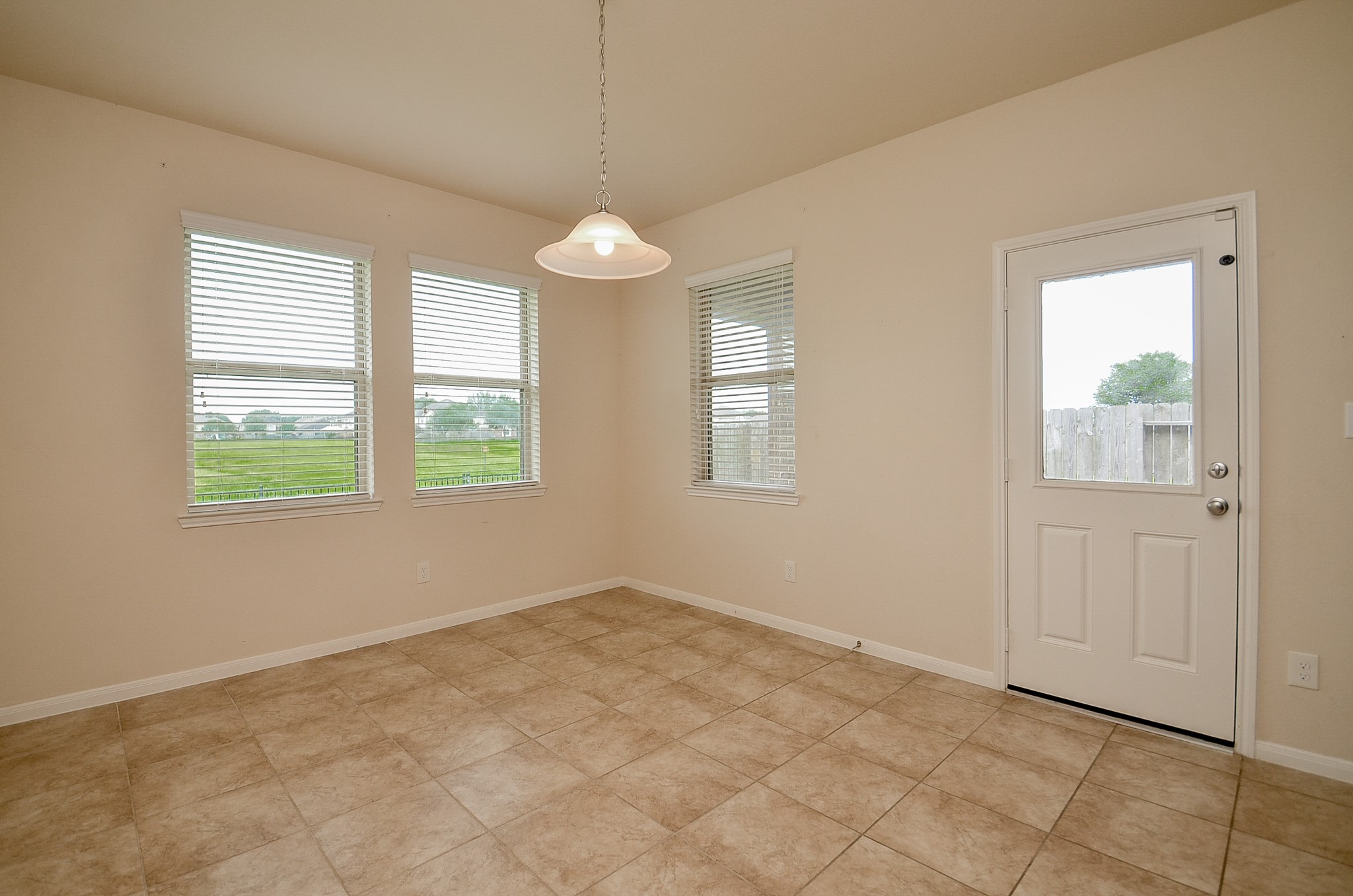 2227 Leonetti Lane Rosenberg, TX 77471 - Photo 29 of 47 Kitchen dining area