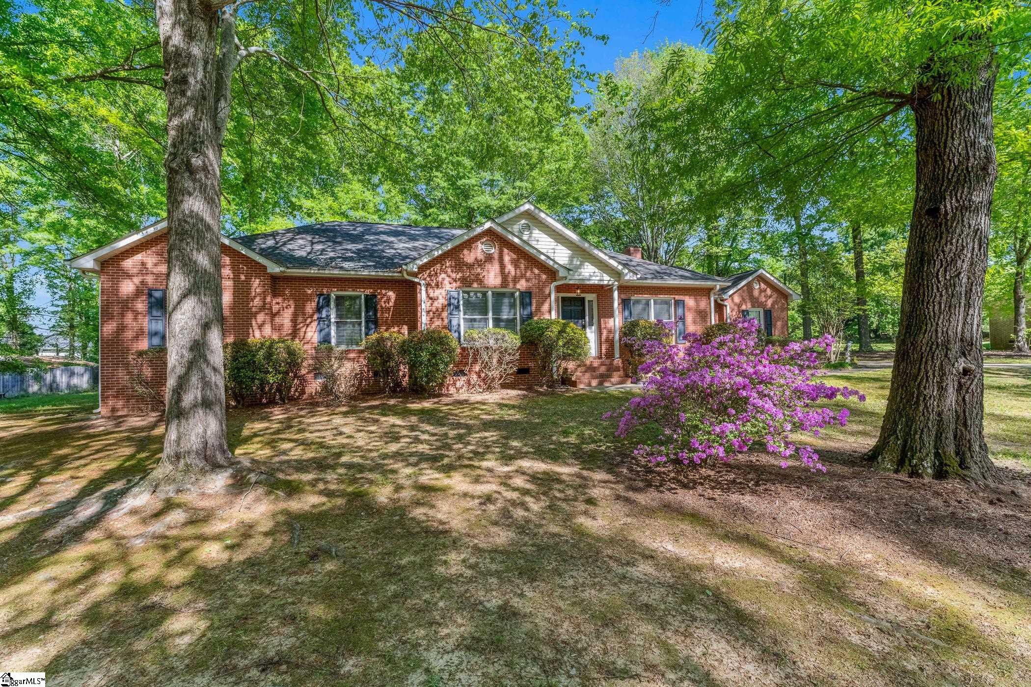 110 Robin Road Simpsonville, SC 29681 - Photo 2 of 30 Gallery Image 2