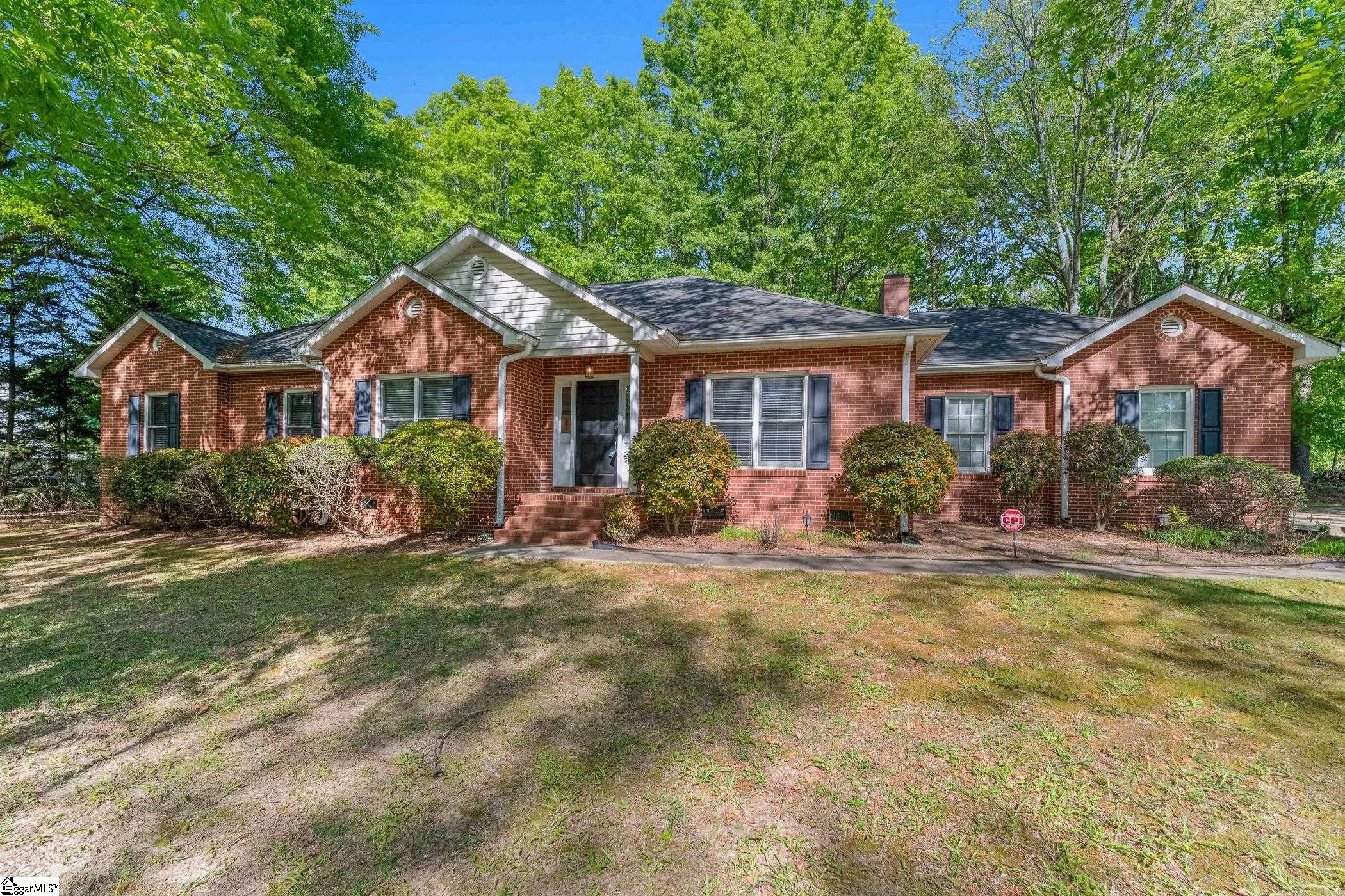 110 Robin Road Simpsonville, SC 29681 - Photo 3 of 30 Gallery Image 3
