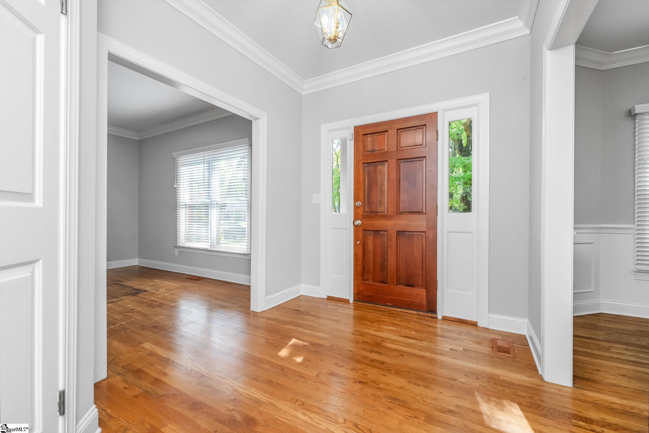 110 Robin Road Simpsonville, SC 29681 - Photo 4 of 30 Gallery Image 4