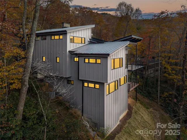 $1,735,000 | 371 Oklahoma Road, Montreat, NC 28711