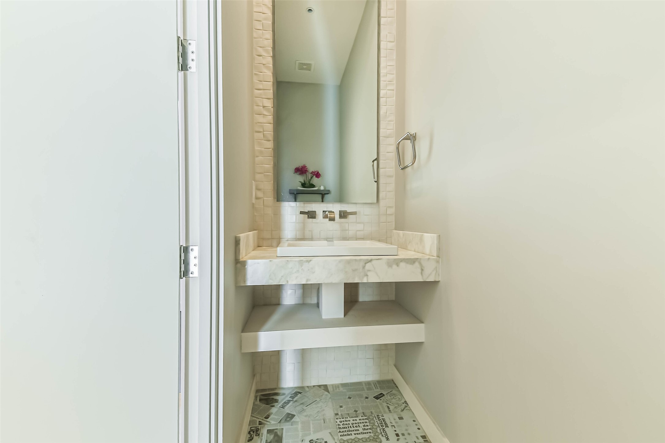 815 Alexander Street Houston, TX 77007 - Photo 25 of 49 Elegant half bathroom with designer vanity and contemporary finishes.
