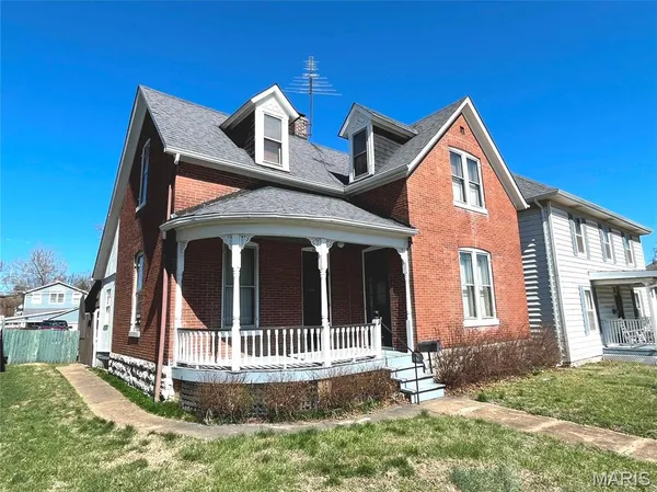 $1 | 405 North Kingshighway Street, St. Charles, MO 63301