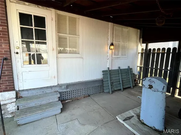 $1 | 405 North Kingshighway Street, St. Charles, MO 63301