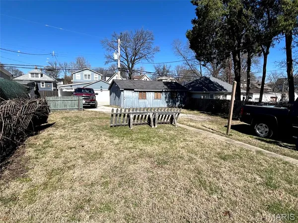 $1 | 405 North Kingshighway Street, St. Charles, MO 63301