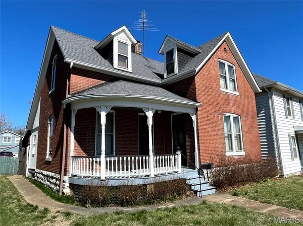 $1 | 405 North Kingshighway Street, St. Charles, MO 63301